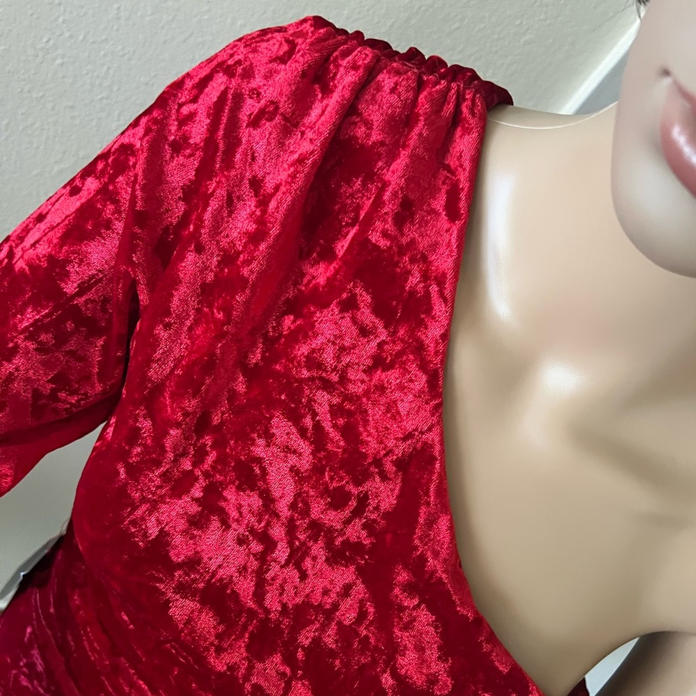Beautiful red crushed velvet dress by Bebe. One shoulder. Size S. Brand new.